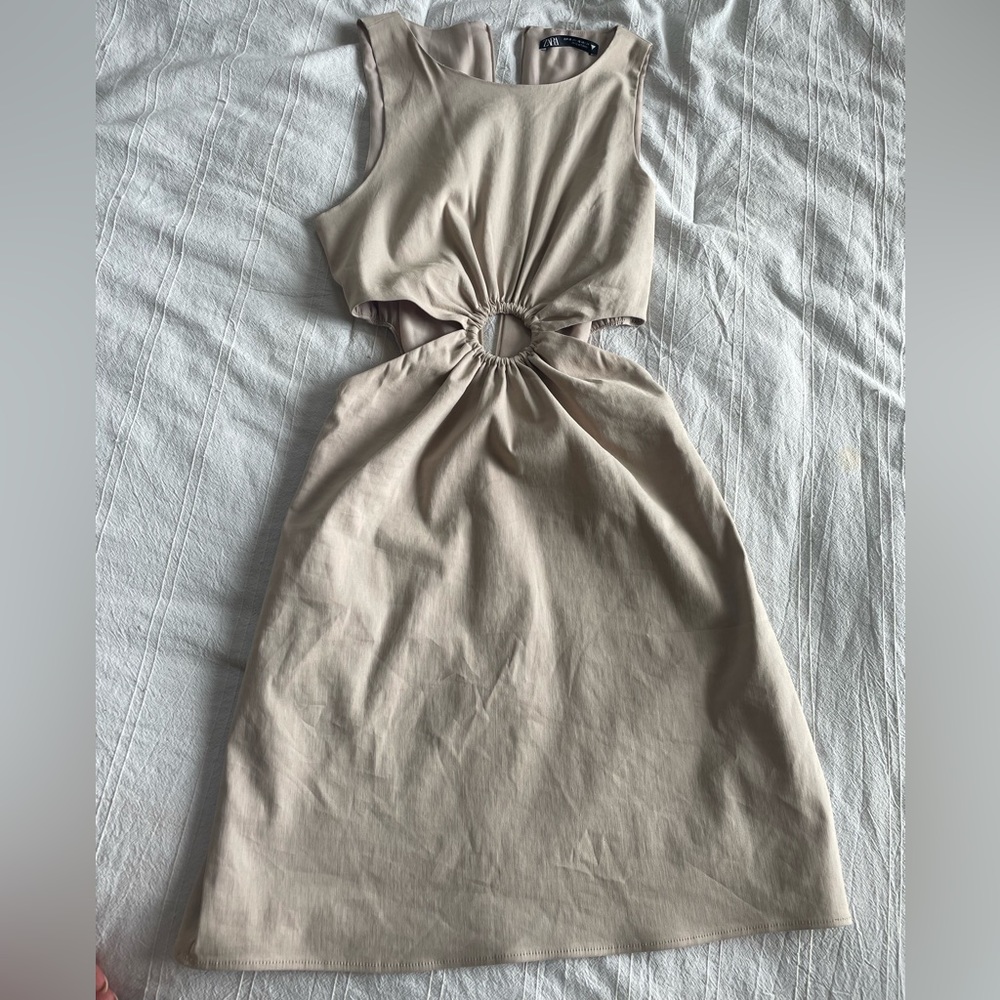 CUT OUT LINEN BLEND DRESS - Picture 3 of 4